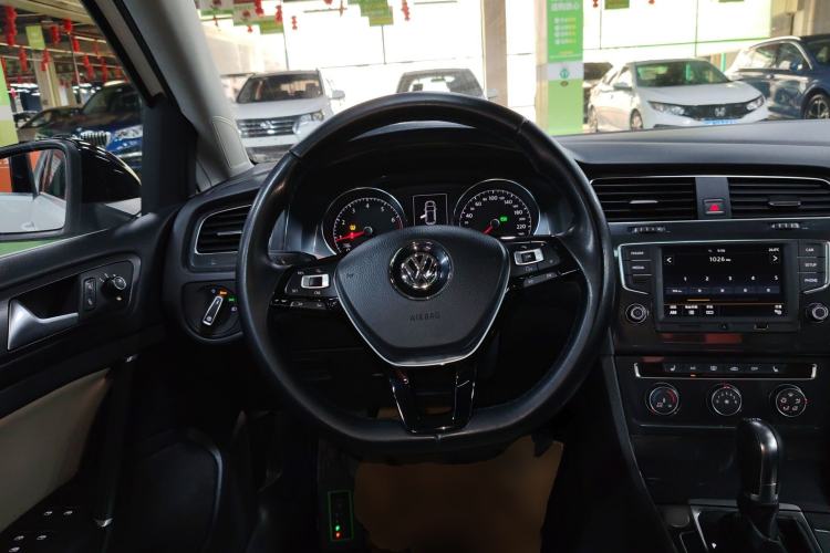 Used Volkswagen Golf 2017 230TSI Automatic Luxury Million-Vehicle Commemorative Edition Steering Wheel