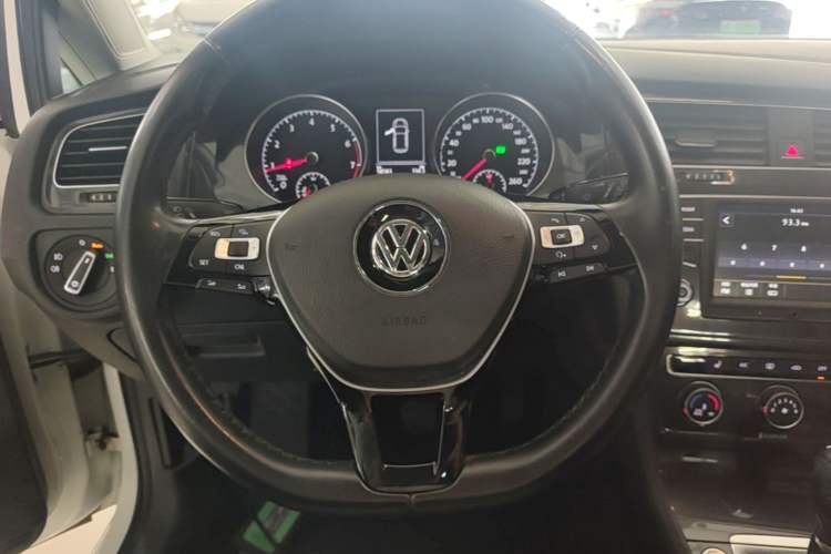 Used Volkswagen Golf 2017 230TSI Automatic Luxury Million-Vehicle Commemorative Edition Steering Wheel