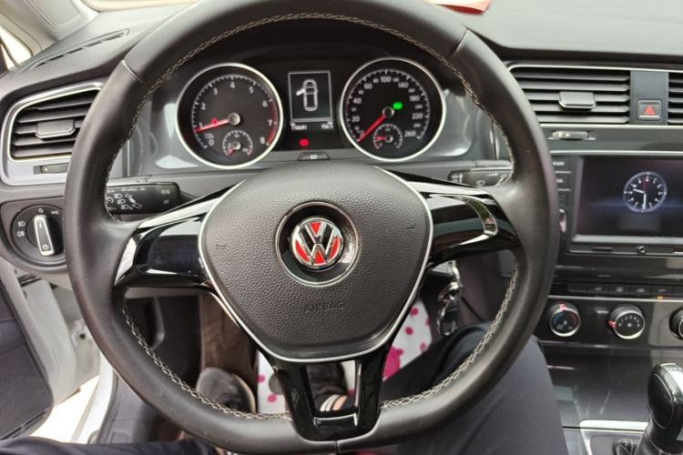 Used Volkswagen Golf 2017 230TSI Automatic Comfort Edition – Celebrating Milestone of One Million Units Steering Wheel