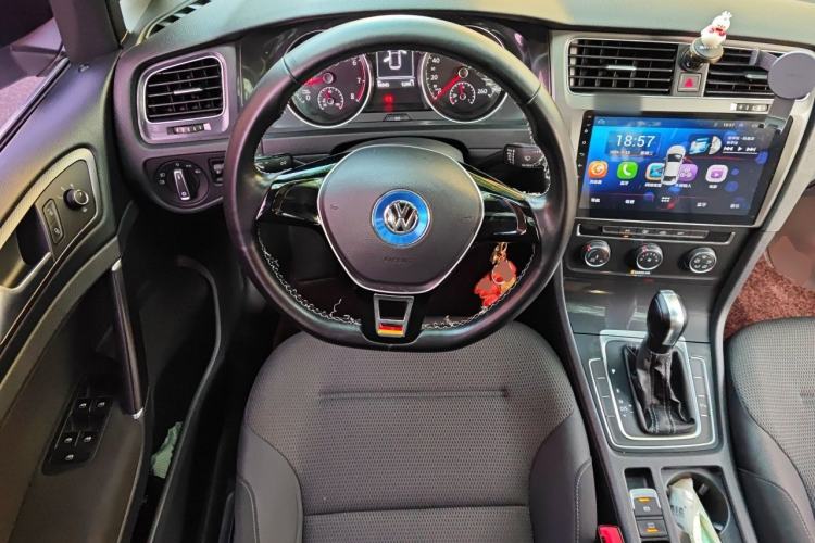 Used Volkswagen Golf 2017 230TSI Automatic Comfort Edition – Celebrating Milestone of One Million Units Steering Wheel