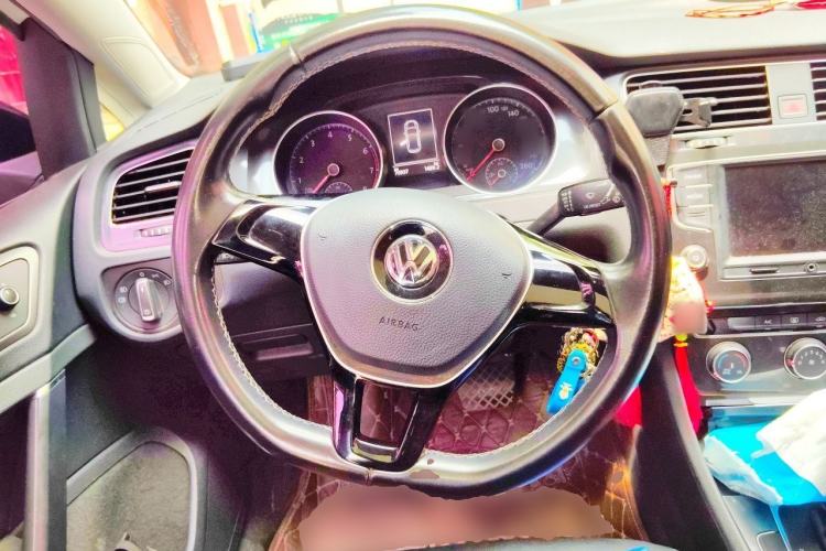 Used Volkswagen Golf 2017 1.6L Automatic Comfort Million-Vehicle Anniversary Edition Steering Wheel