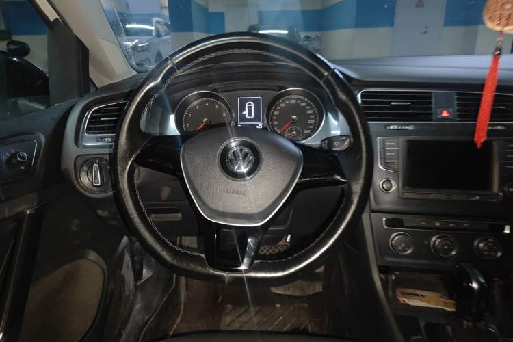 Used Volkswagen Golf 2017 1.6L Automatic Comfort Million-Vehicle Anniversary Edition Steering Wheel