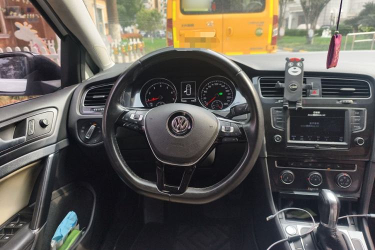 Used Volkswagen Golf 2017 230TSI Automatic Luxury Million-Vehicle Commemorative Edition Steering Wheel