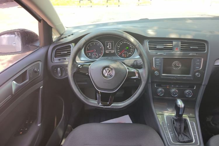 Used Volkswagen Golf 2017 230TSI Automatic Comfort Edition – Celebrating Milestone of One Million Units Steering Wheel