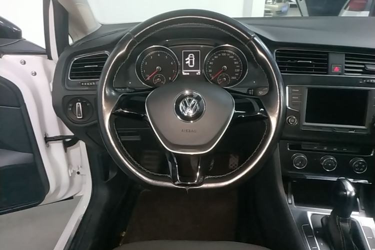 Used Volkswagen Golf 2017 1.6L Automatic Comfort Million-Vehicle Anniversary Edition Steering Wheel