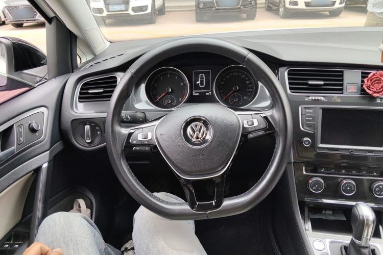Used Volkswagen Golf 2017 230TSI Automatic Luxury Million-Vehicle Commemorative Edition Steering Wheel