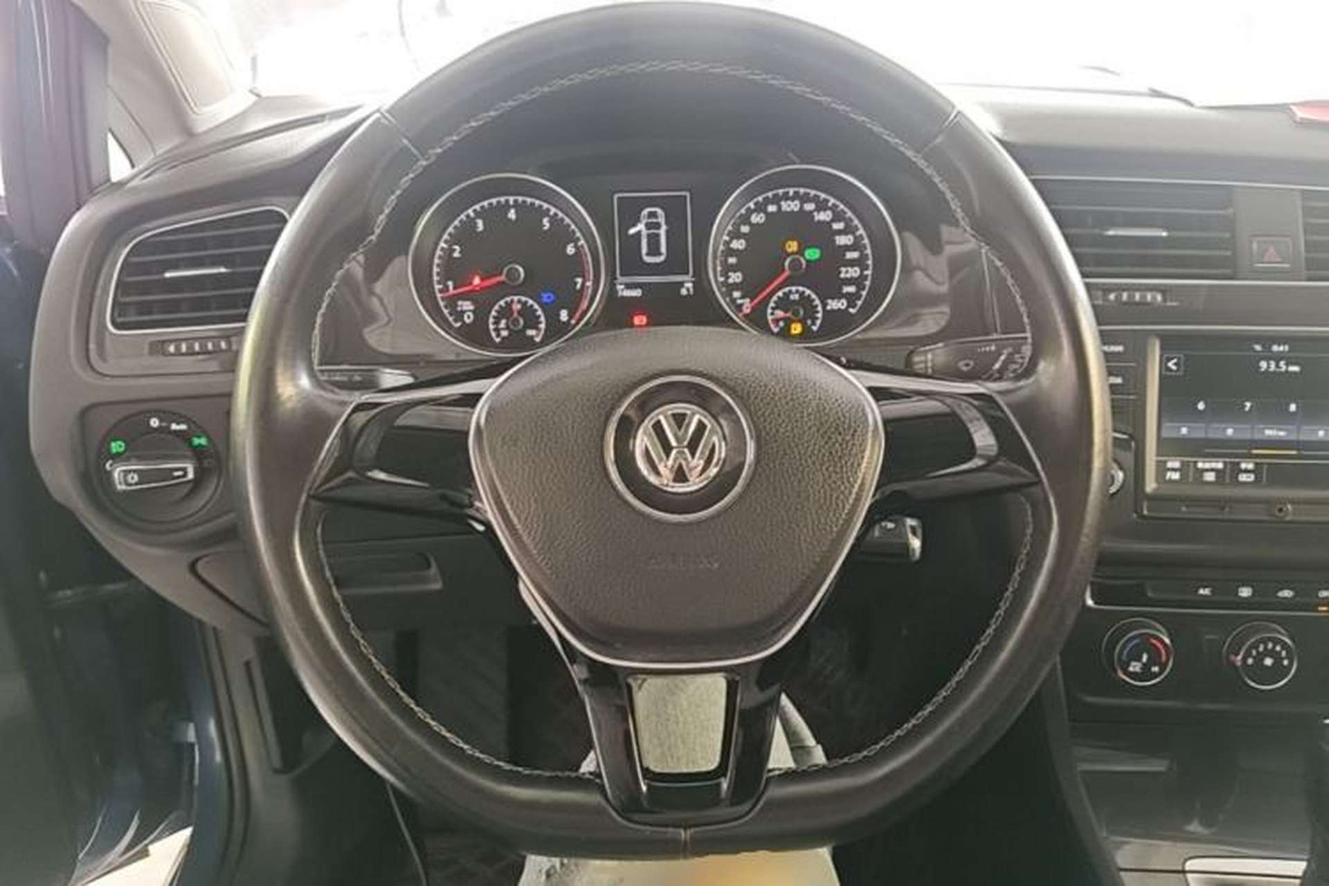 Used Volkswagen Golf 2017 230TSI Automatic Comfort Edition – Celebrating Milestone of One Million Units Steering Wheel