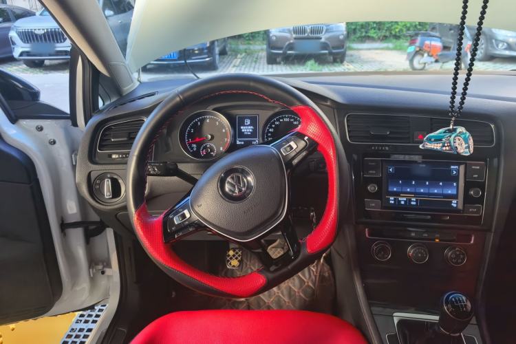 Used Volkswagen Golf 2017 230TSI Manual Comfort Edition – Celebrating Milestone of One Million Units Steering Wheel