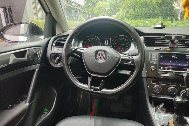 Used Volkswagen Golf 2017 1.6L Automatic Comfort Million-Vehicle Anniversary Edition Steering Wheel