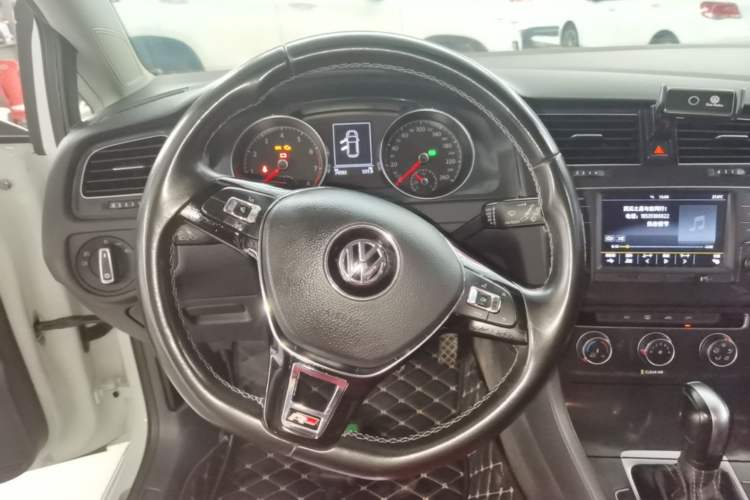 Used Volkswagen Golf 2017 1.6L Automatic Comfort Million-Vehicle Anniversary Edition Steering Wheel
