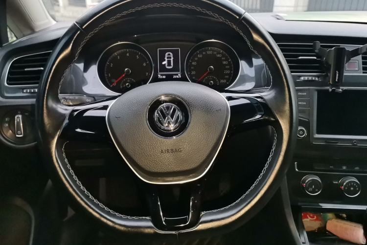 Used Volkswagen Golf 2017 1.6L Automatic Comfort Million-Vehicle Anniversary Edition Steering Wheel