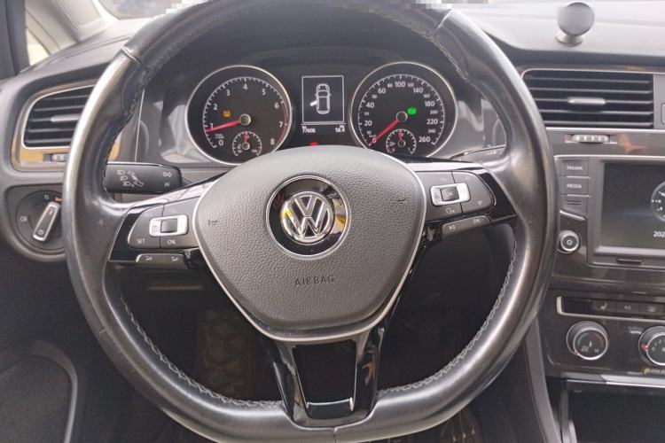 Used Volkswagen Golf 2017 230TSI Automatic Luxury Million-Vehicle Commemorative Edition Steering Wheel