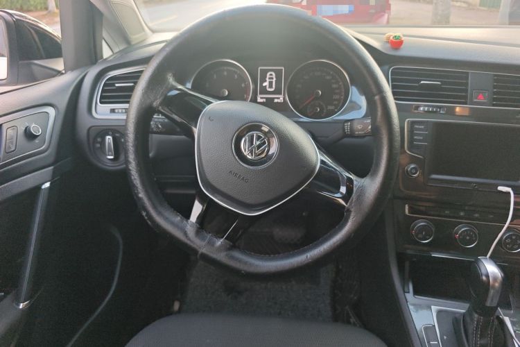 Used Volkswagen Golf 2017 1.6L Automatic Comfort Million-Vehicle Anniversary Edition Steering Wheel