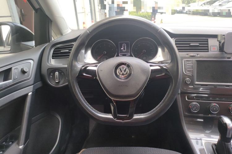 Used Volkswagen Golf 2017 1.6L Automatic Comfort Million-Vehicle Anniversary Edition Steering Wheel