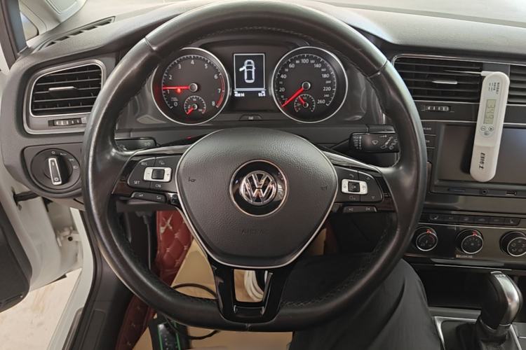 Used Volkswagen Golf 2017 230TSI Automatic Luxury Million-Vehicle Commemorative Edition Steering Wheel