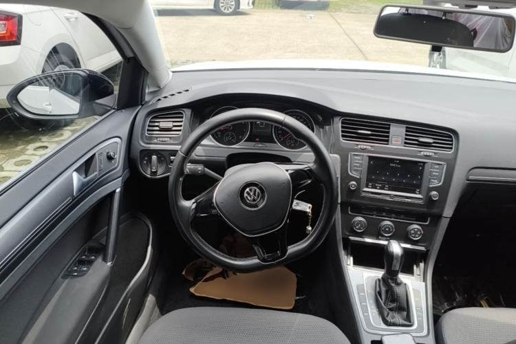 Used Volkswagen Golf 2017 230TSI Automatic Comfort Edition – Celebrating Milestone of One Million Units Steering Wheel