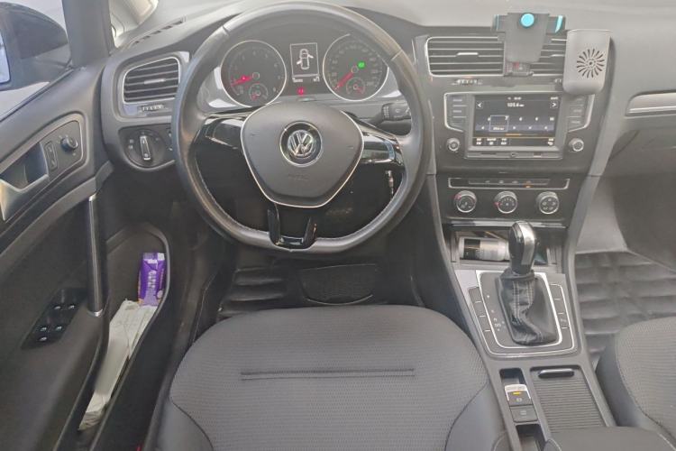 Used Volkswagen Golf 2017 230TSI Automatic Comfort Edition – Celebrating Milestone of One Million Units Steering Wheel