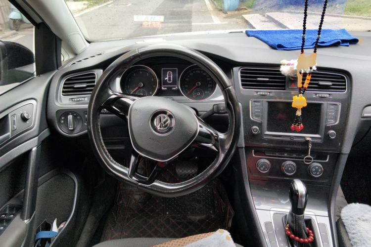 Used Volkswagen Golf 2017 1.6L Automatic Comfort Million-Vehicle Anniversary Edition Steering Wheel