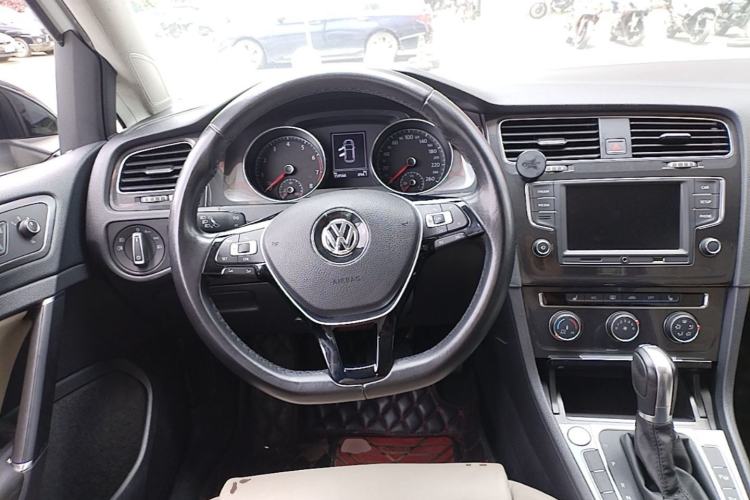 Used Volkswagen Golf 2017 230TSI Automatic Luxury Million-Vehicle Commemorative Edition Steering Wheel