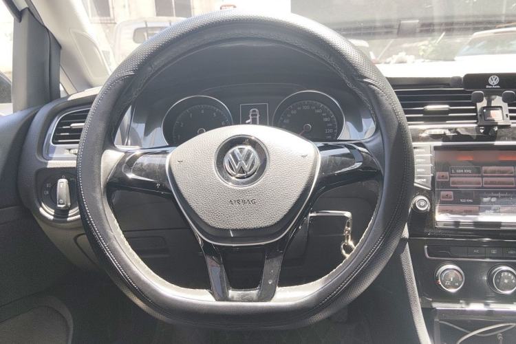 Used Volkswagen Golf 2017 1.6L Automatic Comfort Million-Vehicle Anniversary Edition Steering Wheel