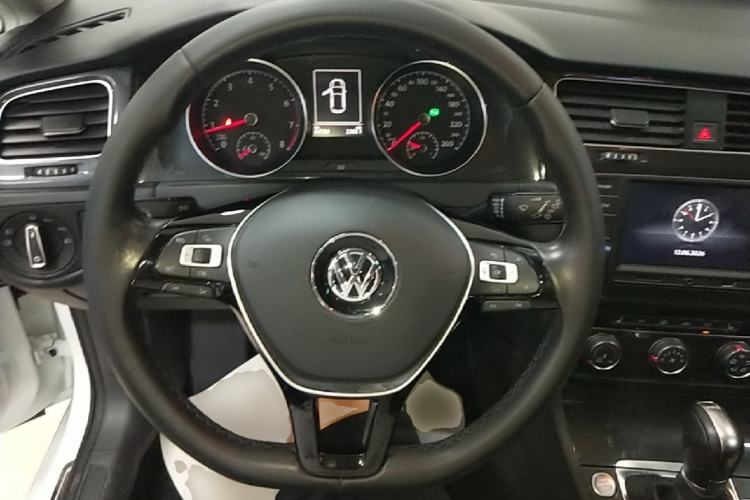 Used Volkswagen Golf 2017 230TSI Automatic Luxury Million-Vehicle Commemorative Edition Steering Wheel