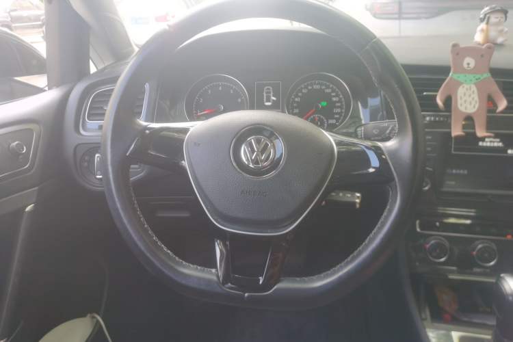 Used Volkswagen Golf 2017 1.6L Automatic Comfort Million-Vehicle Anniversary Edition Steering Wheel