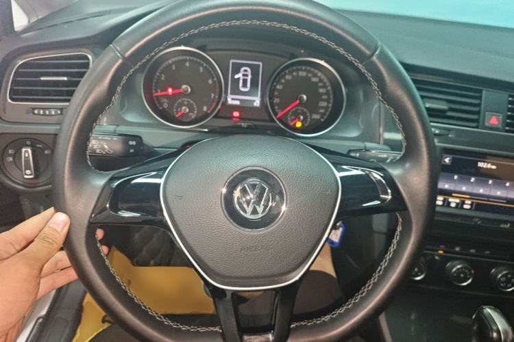 Used Volkswagen Golf 2017 1.6L Automatic Comfort Million-Vehicle Anniversary Edition Steering Wheel