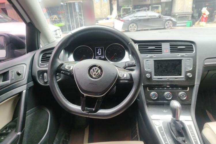 Used Volkswagen Golf 2017 230TSI Automatic Luxury Million-Vehicle Commemorative Edition Steering Wheel