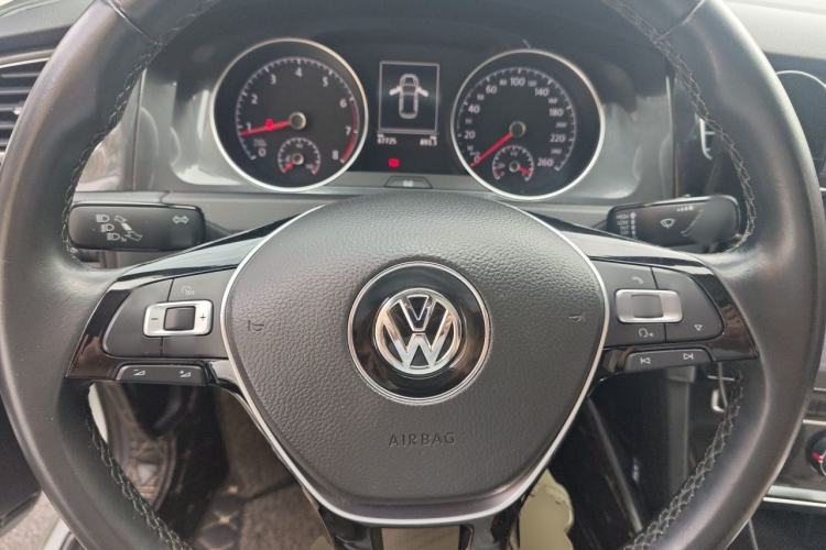 Used Volkswagen Golf 2017 230TSI Automatic Luxury Million-Vehicle Commemorative Edition Steering Wheel