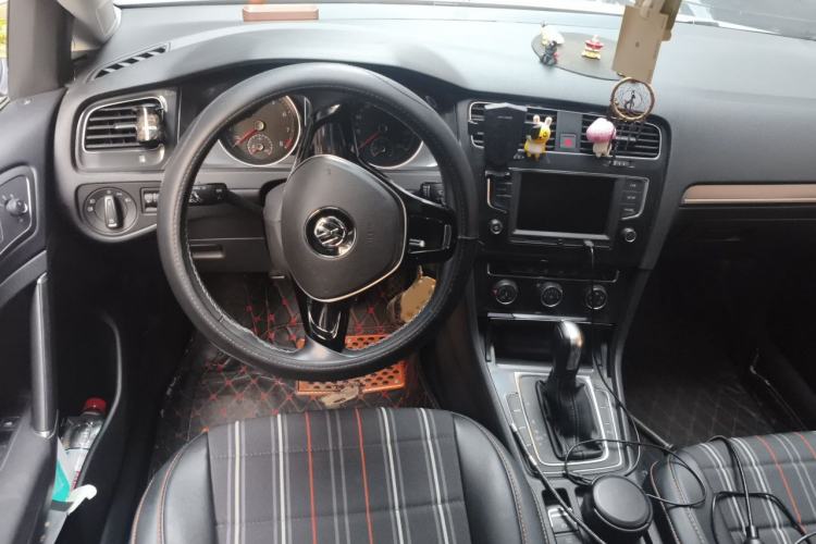 Used Volkswagen Golf 2017 1.6L Automatic Comfort Million-Vehicle Anniversary Edition Steering Wheel