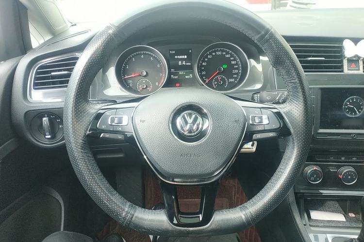 Used Volkswagen Golf 2017 1.6L Automatic Comfort Million-Vehicle Anniversary Edition Steering Wheel