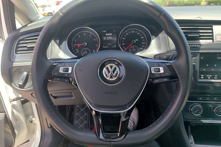 Used Volkswagen Golf 2017 230TSI Automatic Luxury Million-Vehicle Commemorative Edition Steering Wheel