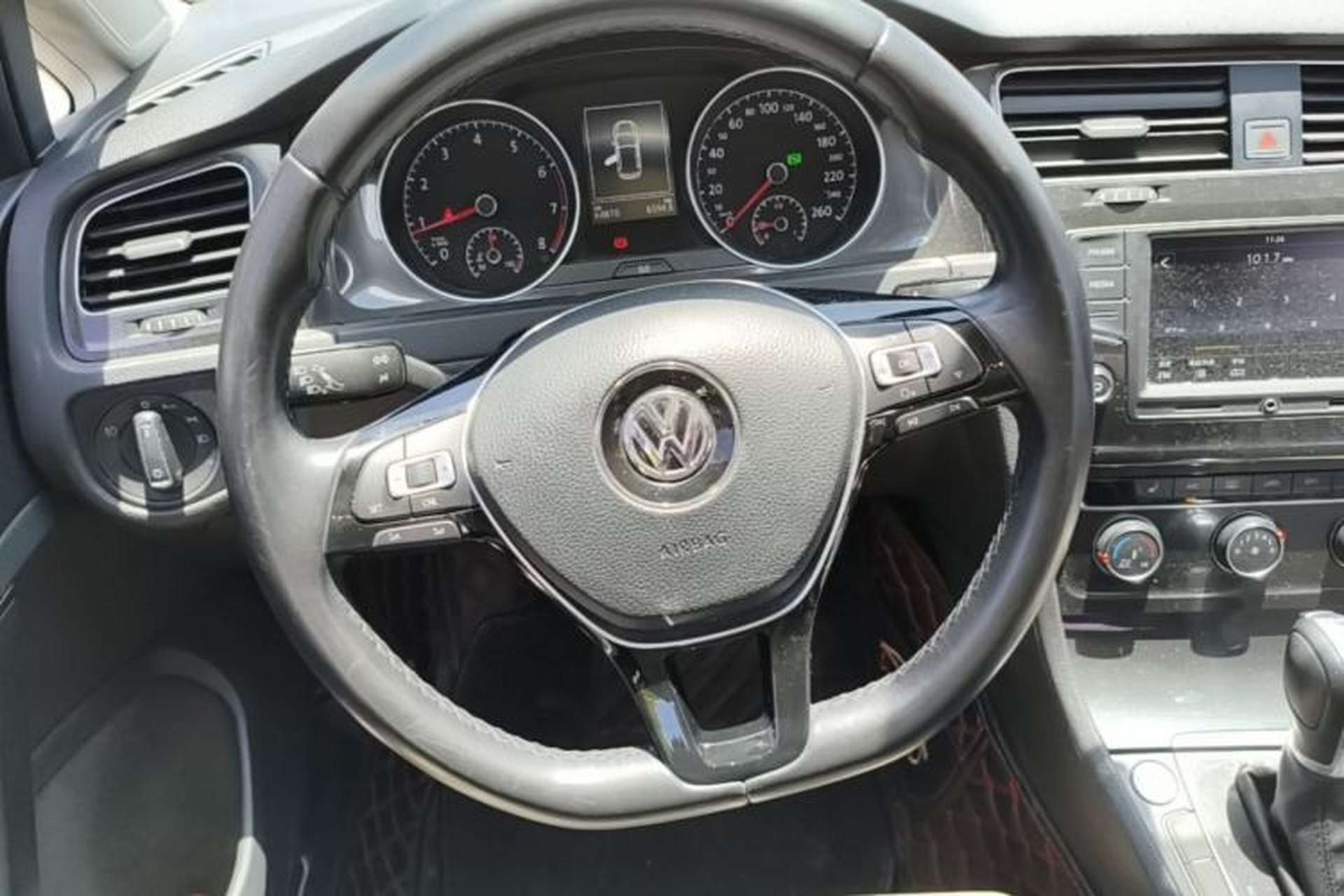 Used Volkswagen Golf 2017 230TSI Automatic Luxury Million-Vehicle Commemorative Edition Steering Wheel