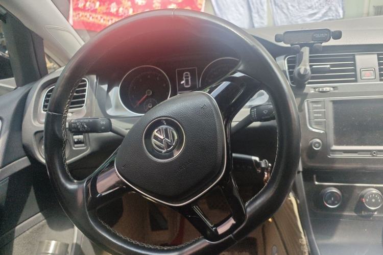 Used Volkswagen Golf 2017 1.6L Automatic Comfort Million-Vehicle Anniversary Edition Steering Wheel