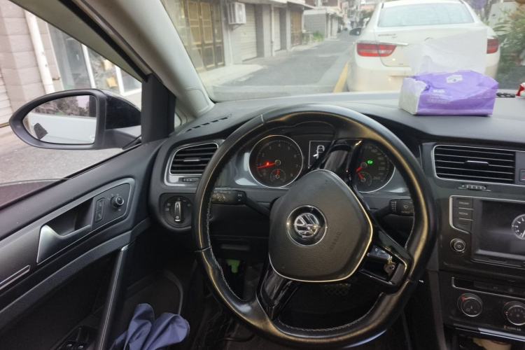 Used Volkswagen Golf 2017 1.6L Automatic Comfort Million-Vehicle Anniversary Edition Steering Wheel