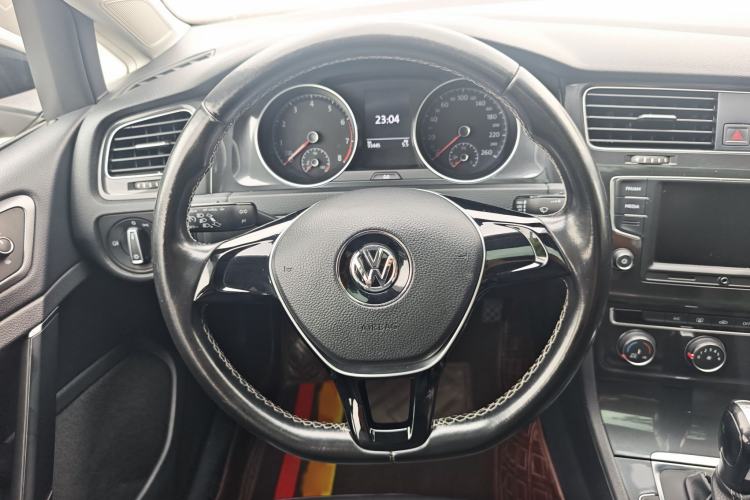 Used Volkswagen Golf 2017 230TSI Automatic Comfort Edition – Celebrating Milestone of One Million Units Steering Wheel