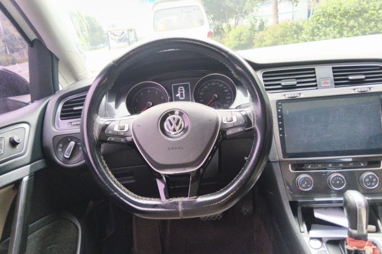 Used Volkswagen Golf 2017 230TSI Automatic Luxury Million-Vehicle Commemorative Edition Steering Wheel