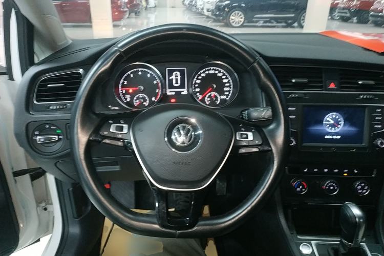 Used Volkswagen Golf 2017 230TSI Automatic Luxury Million-Vehicle Commemorative Edition Steering Wheel