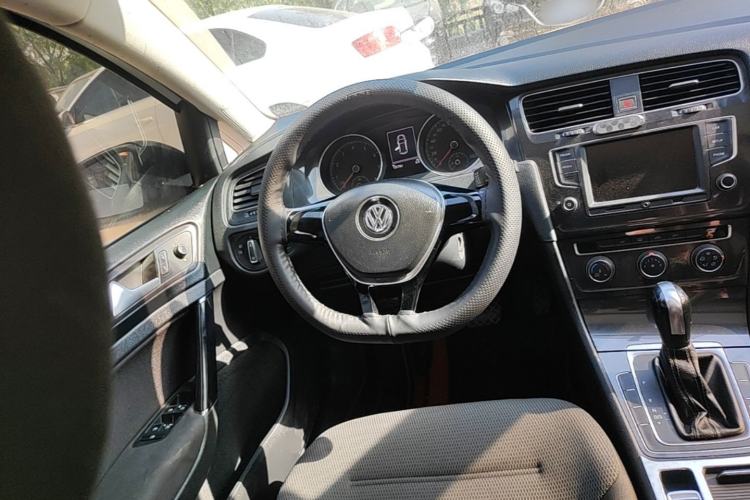 Used Volkswagen Golf 2017 1.6L Automatic Comfort Million-Vehicle Anniversary Edition Steering Wheel