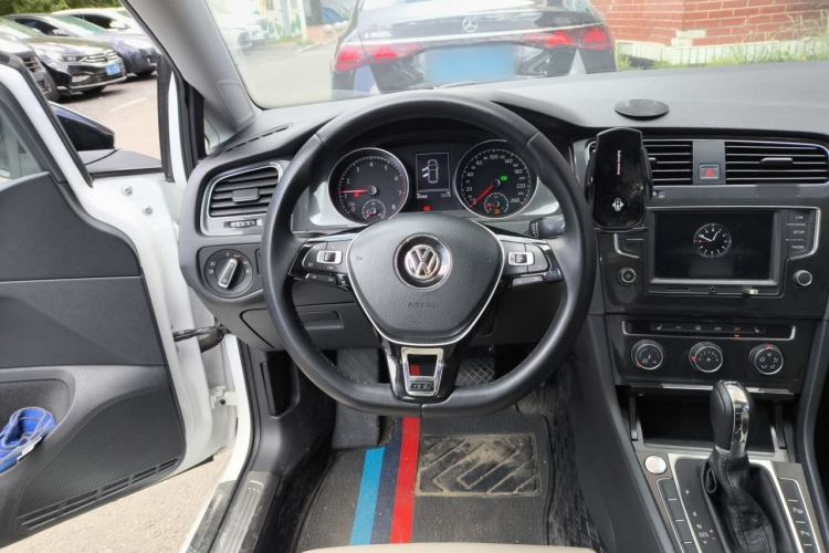 Used Volkswagen Golf 2017 230TSI Automatic Luxury Million-Vehicle Commemorative Edition Steering Wheel