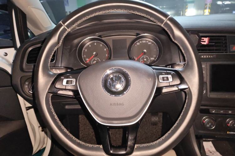 Used Volkswagen Golf 2017 230TSI Automatic Luxury Million-Vehicle Commemorative Edition Steering Wheel