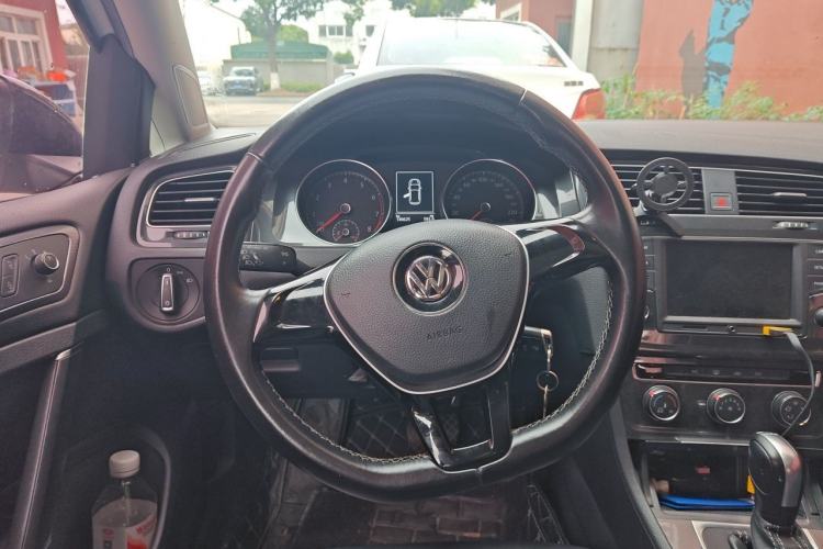 Used Volkswagen Golf 2017 230TSI Automatic Comfort Edition – Celebrating Milestone of One Million Units Steering Wheel
