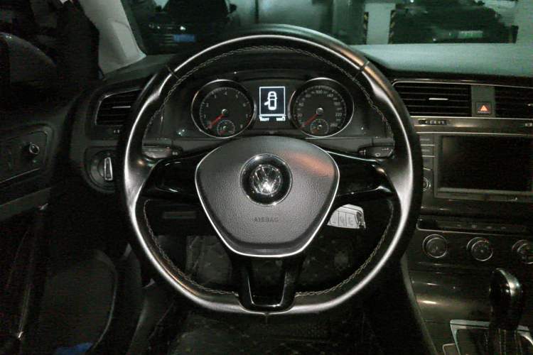 Used Volkswagen Golf 2017 1.6L Automatic Comfort Million-Vehicle Anniversary Edition Steering Wheel