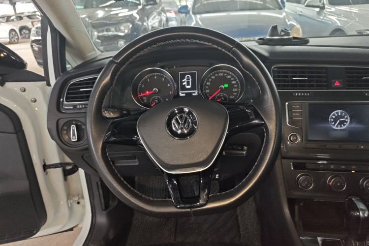 Used Volkswagen Golf 2017 230TSI Automatic Comfort Edition – Celebrating Milestone of One Million Units Steering Wheel
