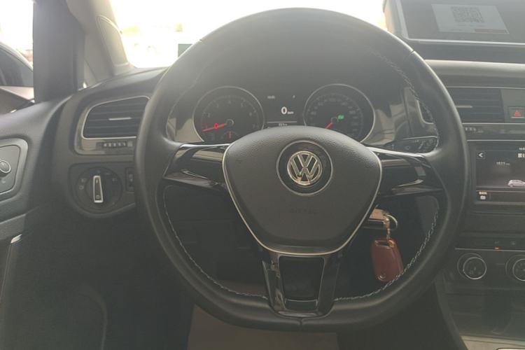 Used Volkswagen Golf 2017 1.6L Automatic Comfort Million-Vehicle Anniversary Edition Steering Wheel