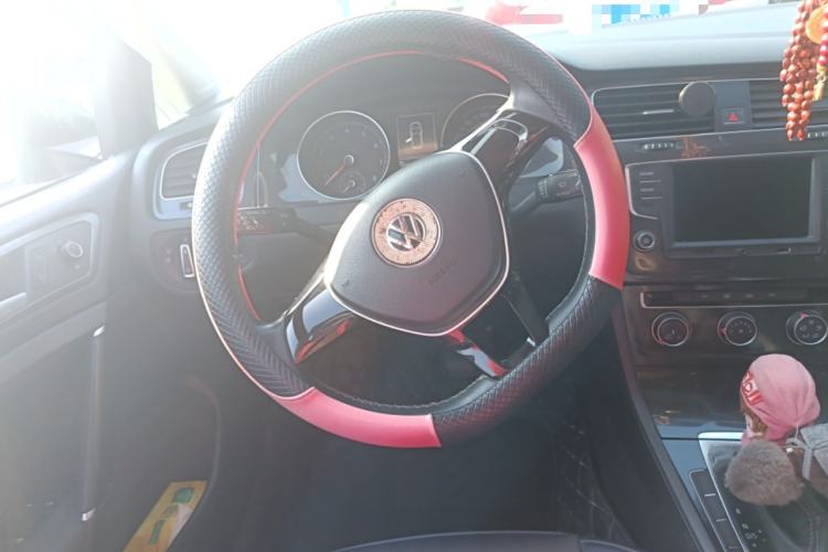 Used Volkswagen Golf 2017 230TSI Automatic Comfort Edition – Celebrating Milestone of One Million Units Steering Wheel