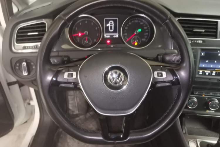 Used Volkswagen Golf 2017 230TSI Automatic Luxury Million-Vehicle Commemorative Edition Steering Wheel