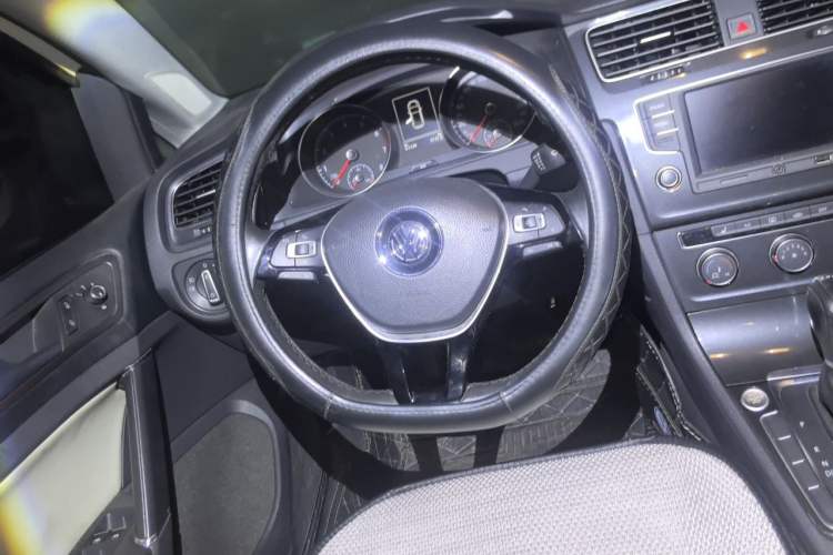 Used Volkswagen Golf 2017 230TSI Automatic Luxury Million-Vehicle Commemorative Edition Steering Wheel