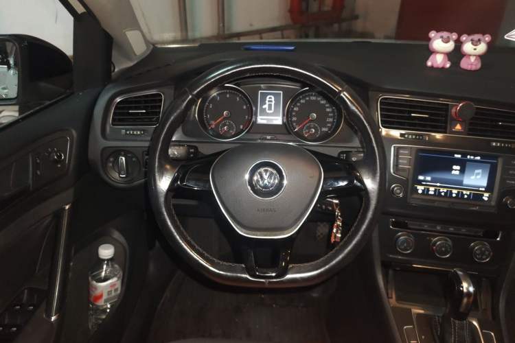 Used Volkswagen Golf 2017 1.6L Automatic Comfort Million-Vehicle Anniversary Edition Steering Wheel