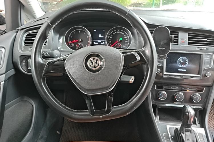 Used Volkswagen Golf 2017 1.6L Automatic Comfort Million-Vehicle Anniversary Edition Steering Wheel